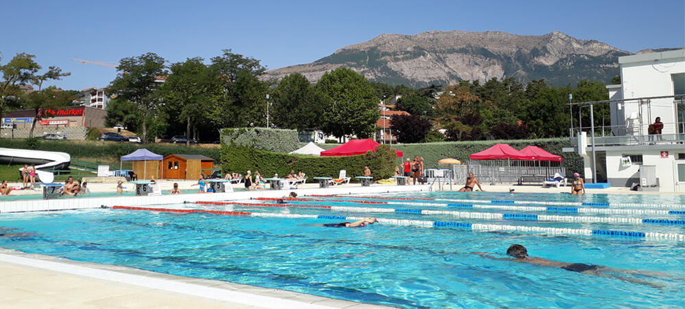 Hôtel 3 étoiles idéal pour les familles proche du parc nautique avec piscine et toboggans