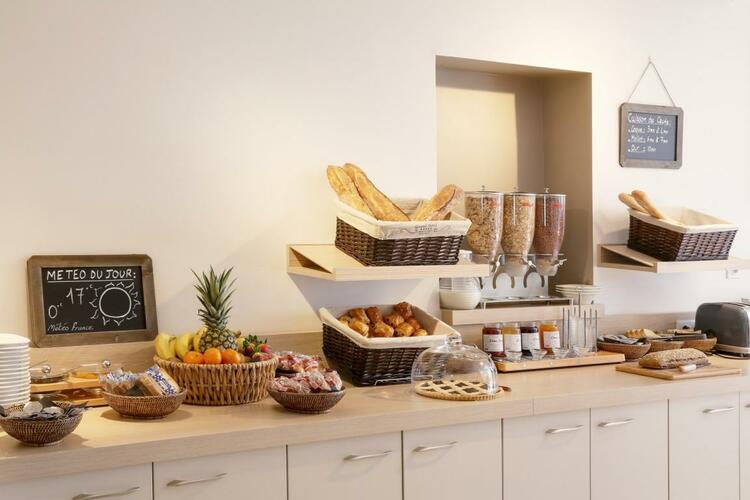 Le Logis Havvah Hôtel Gap propose un petit déjeuner sous forme de buffet continental  à volonté