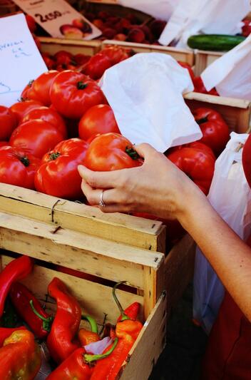 LES MARCHÉS HEBDOMADAIRES